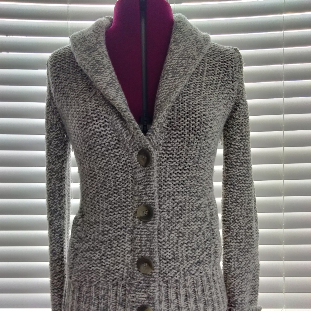 American eagle sweater size small grey and white